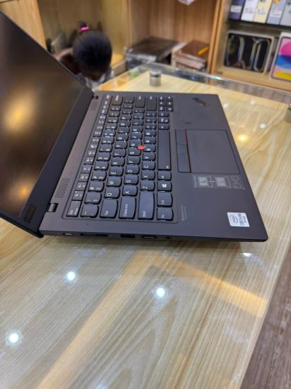 Picture of Lenovo Thinkpad X1 Carbon Gen 8