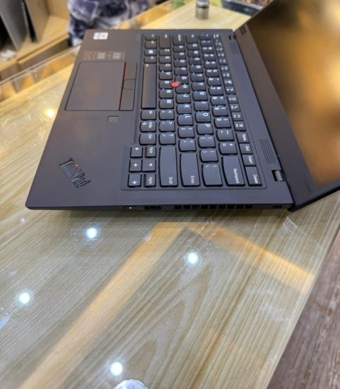 Picture of Lenovo Thinkpad X1 Carbon Gen 8